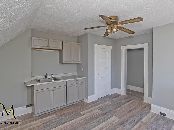 3rd image of 122 Fort Pleasant Ave #3