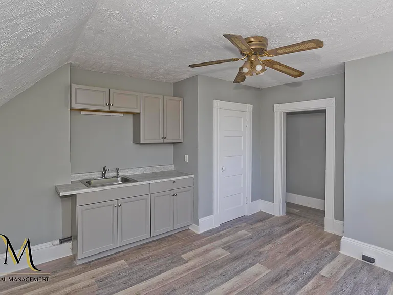 122 Fort Pleasant Ave #3 — Photo 3