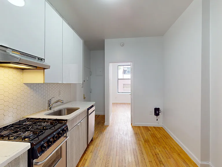 312 E 91st St #1E — Photo 6