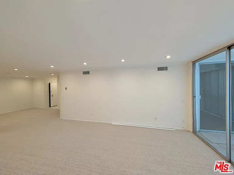 415 Montana Ave #203 — Photo 31