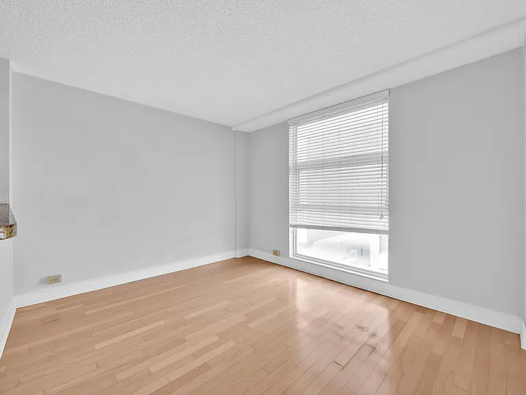 151 E Washington St #507 — Photo 14