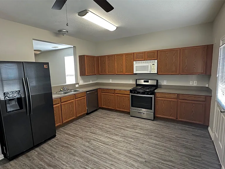 23851 Single Oak St — Photo 5