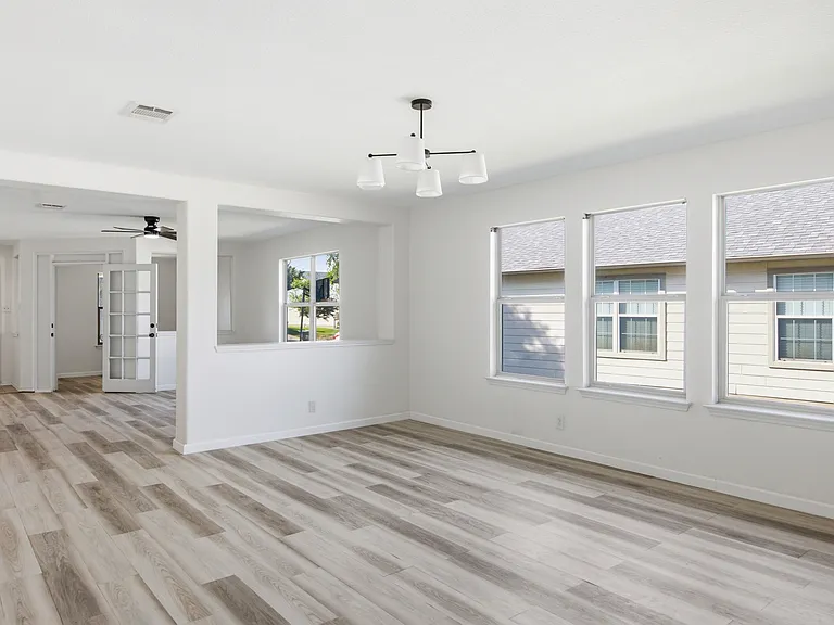 110 Capistrano Dr — Photo 6