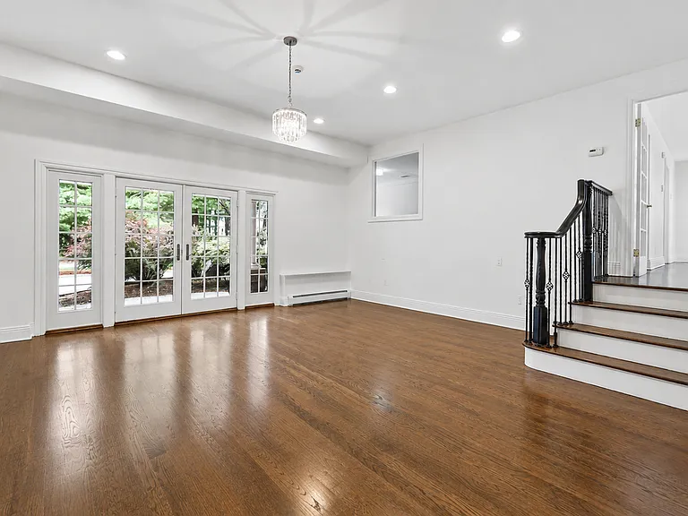 122 Helen Ct — Photo 15