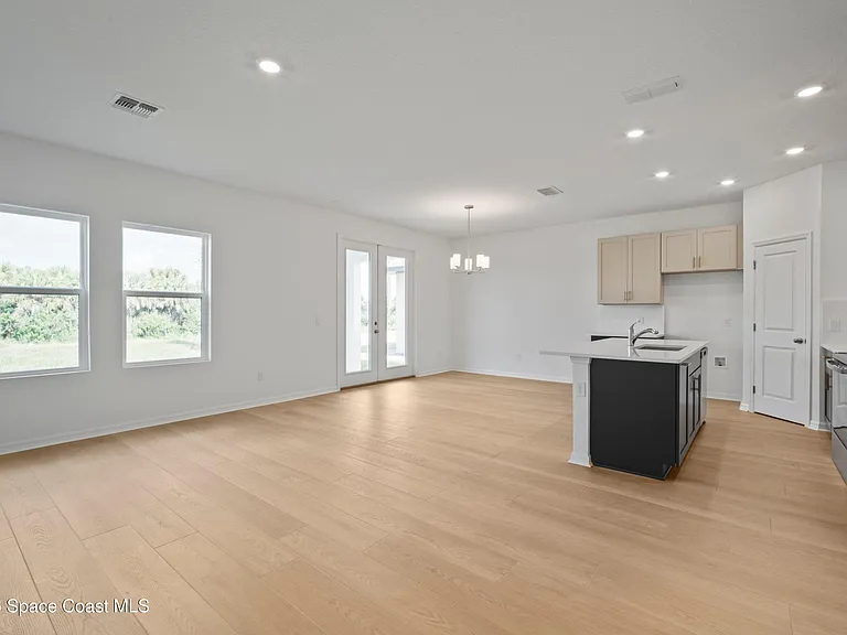 4374 Masthead Ave — Photo 7