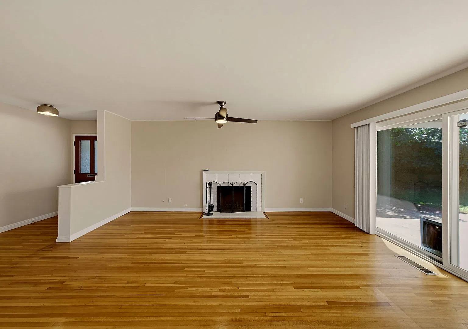 Highly Sought after Playa Del Rey — Photo 2