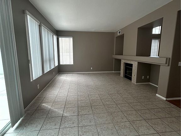 5th image of 16374 Whitefield Ct