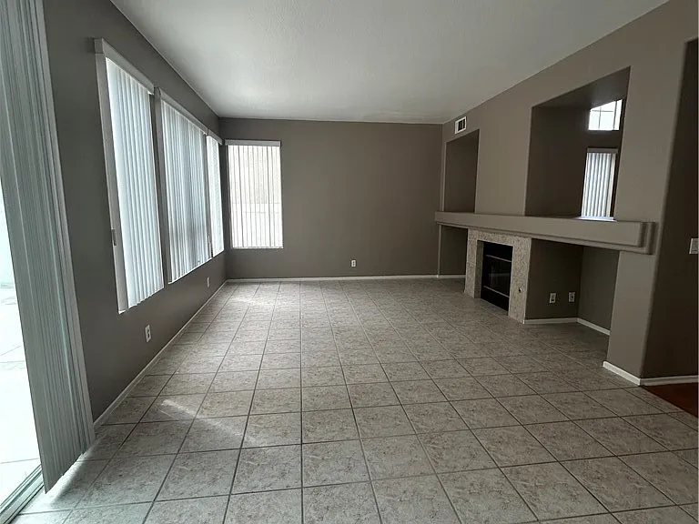 16374 Whitefield Ct — Photo 5