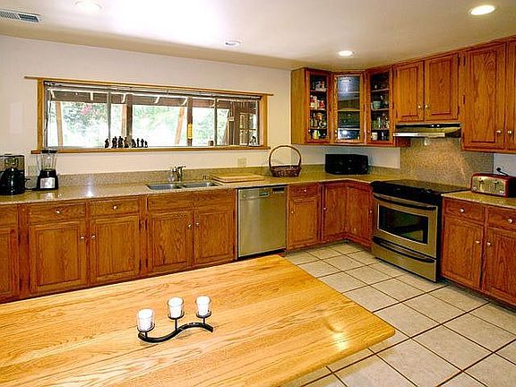 4th image of 444 Vick Dr