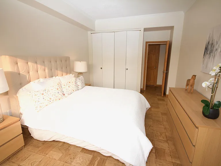 2 Hawthorne Pl #17R — Photo 5