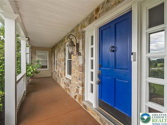 2nd image of 4050 Ascot Cir