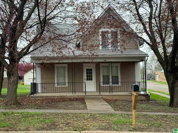 602 East St, Ireton, IA 51027