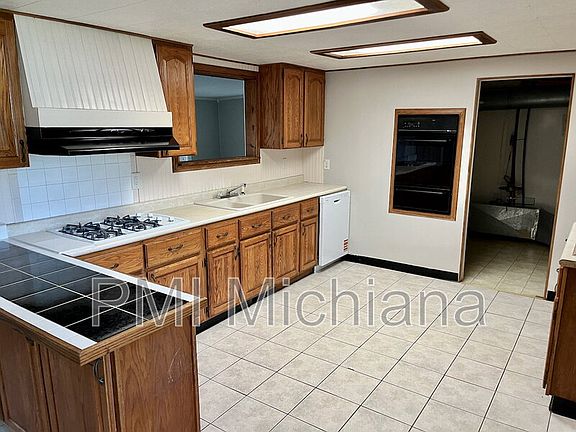 4th image of 2405 Woodmont Dr