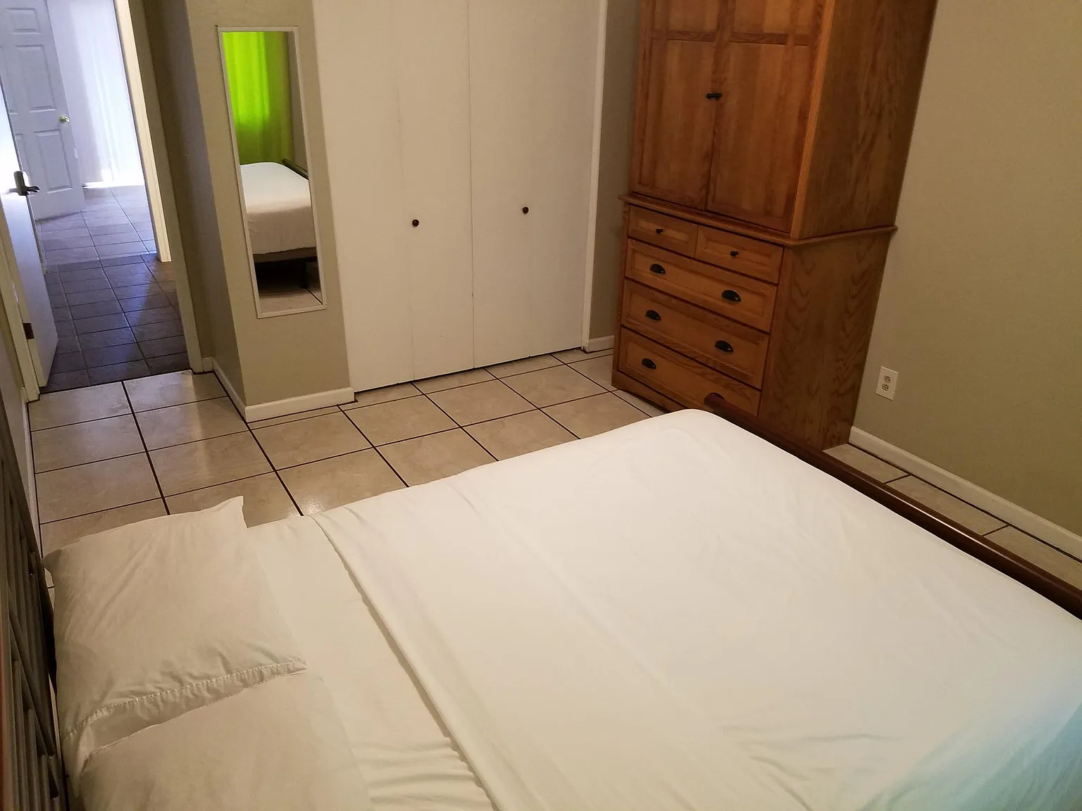 1 bed, 150 sqft, $695 — Photo 2
