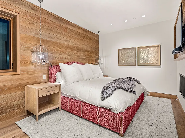 549 Walnut St — Photo 13