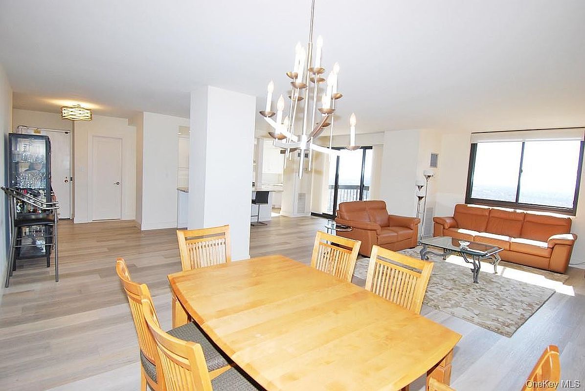 27110 Grand Central Pkwy APT 25N