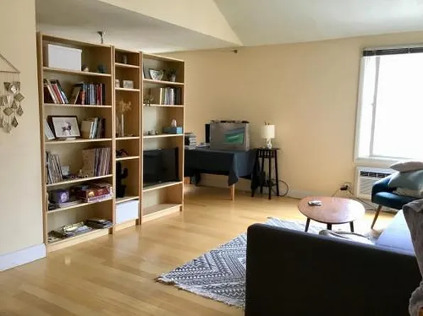 230 S Main St APT 5, Providence, RI 02903