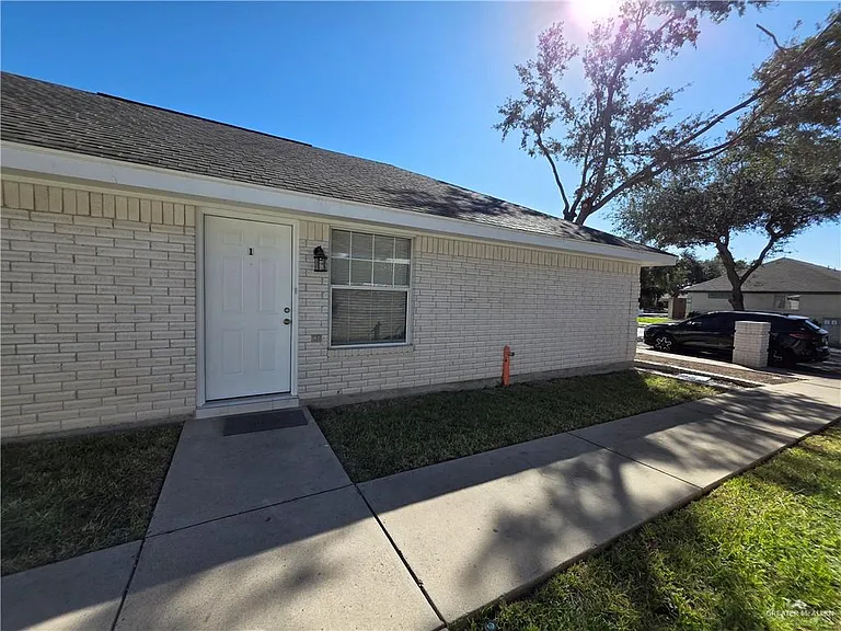 700 Sandpiper Ave — Photo 2