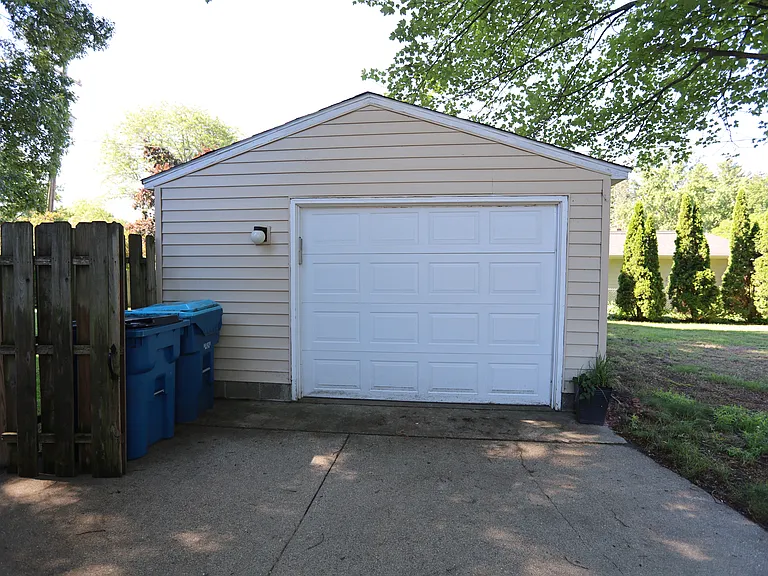 736 Summer St — Photo 14