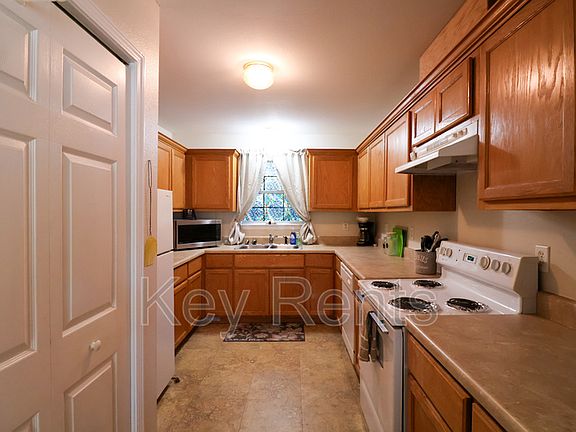 4th image of 405 E Palmetto Ave