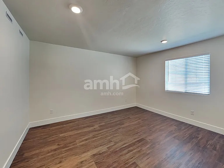 715 S Rocker Ave — Photo 13