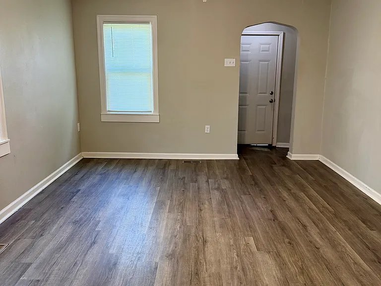 815 E Albert Ave — Photo 3