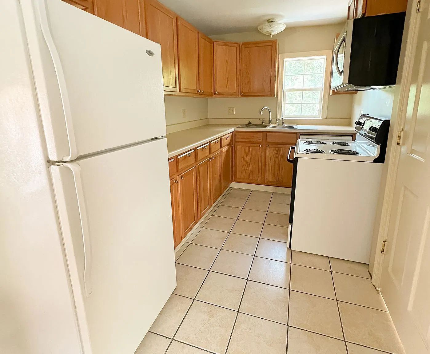 70 Groton — Photo 3