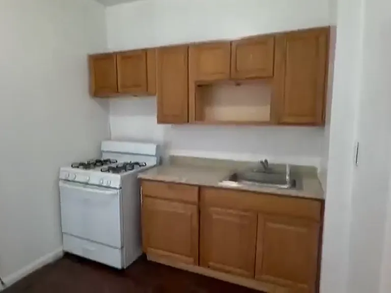 2067 Vyse Ave #2 — Photo 8