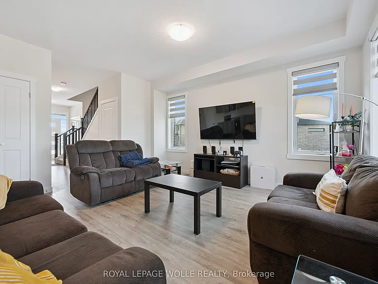 40 Moon Cres — Photo 7