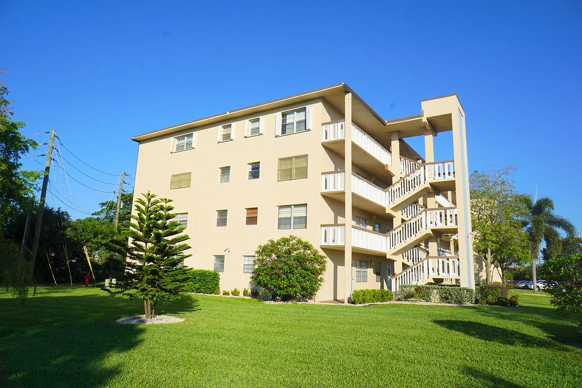 Building Photo - 401 Southampton Dr #A-401