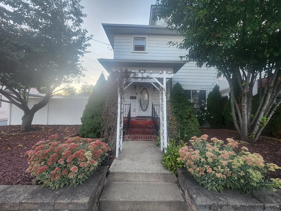 649 S Main St