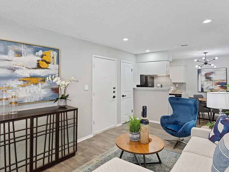 The Savoy Apartments — Photo 10