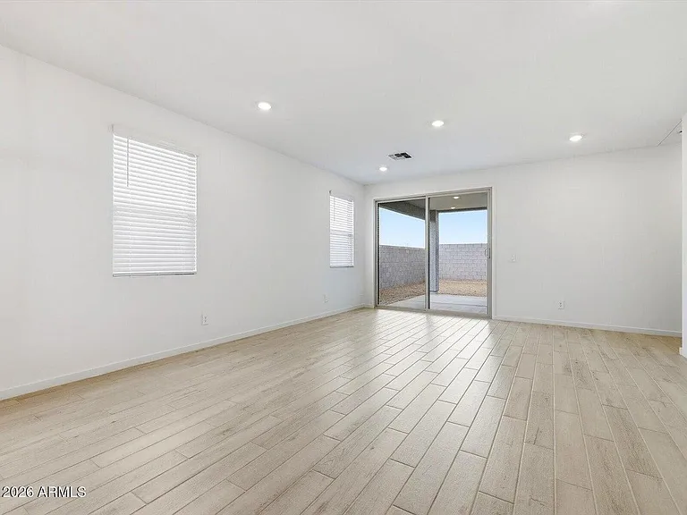15875 W Cottontail Ln — Photo 41