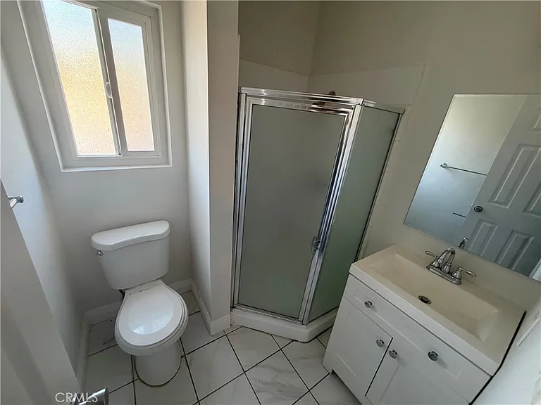 2530 Carmona Ave — Photo 9