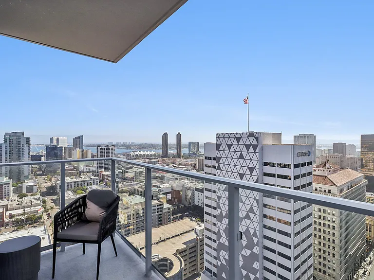 800 Broadway — Photo 24