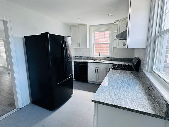 4th image of 3110 Teesdale St #1
