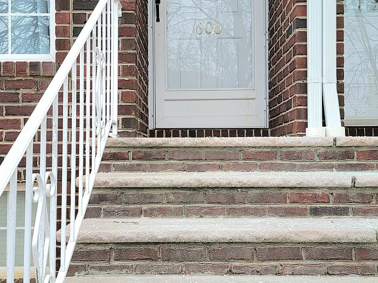 606 Main St #1 — Photo 3