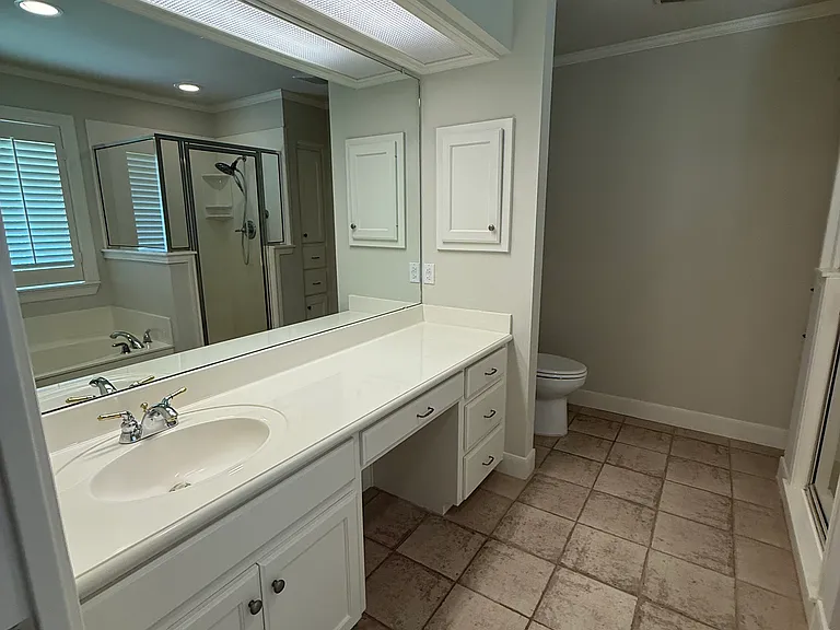 300 Pecan Village Cir #300 — Photo 6