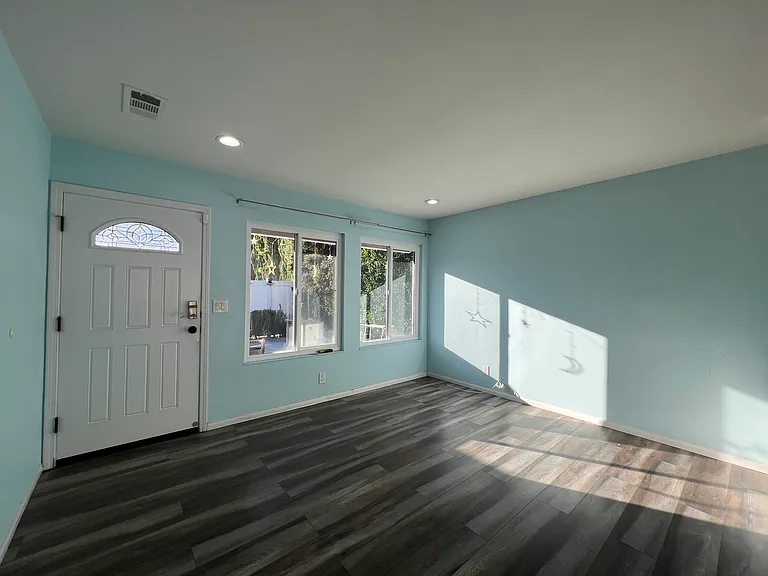 14902 Burnham Cir — Photo 6