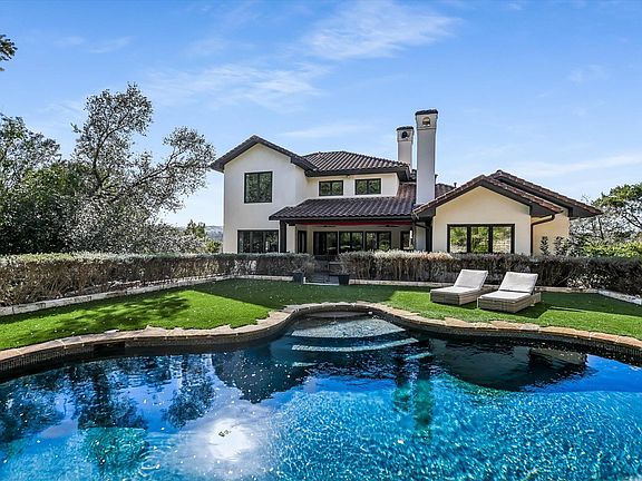 2nd image of 624 Logans Ln