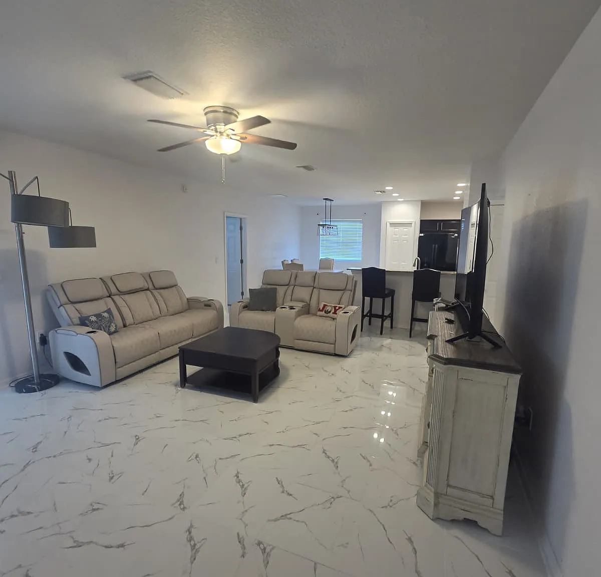 4 bed, 1697 sqft, $2,500 — Photo 4
