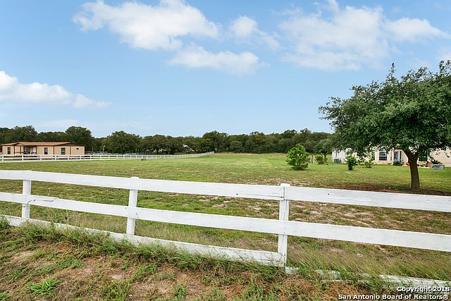 2nd image of 214 Bluebonnet Rdg