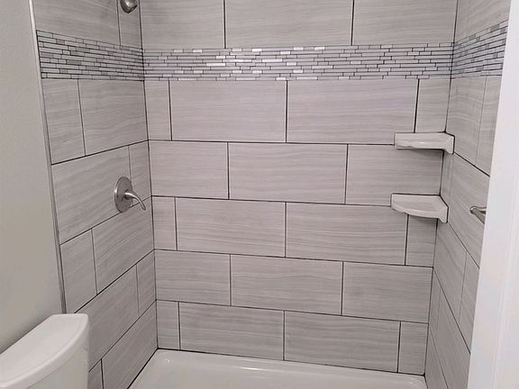 4th image of 615 26th St #3