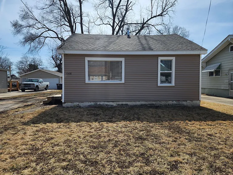 1308 Emma Ave — Photo 2