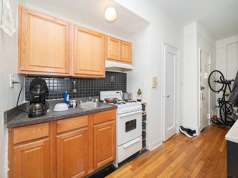 344 W 17th St #1-D — Photo 5