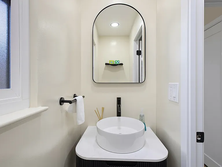 Fully remodeled half bathroom (Pic 2)