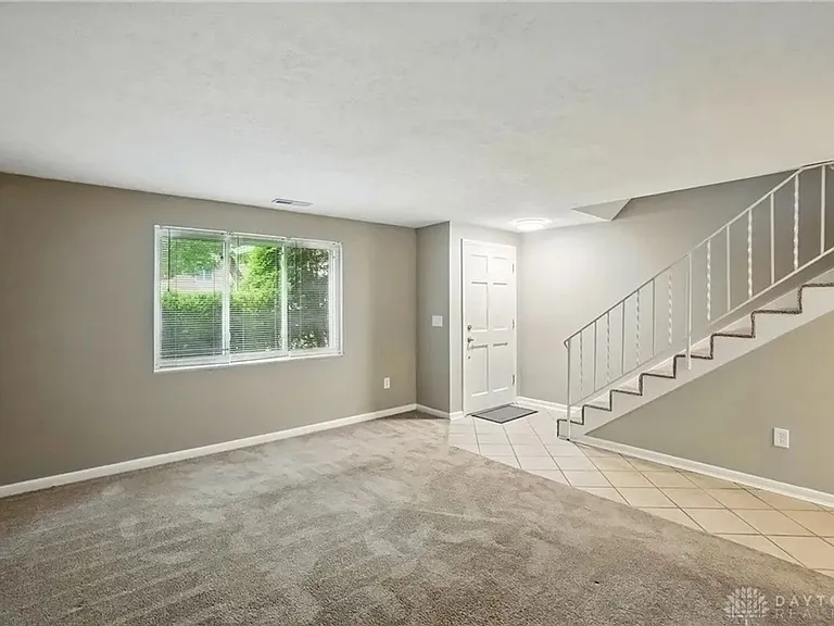 765 Clareridge Ln — Photo 3