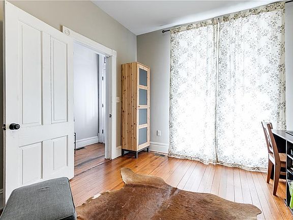 4th image of 3107 E Marshall St
