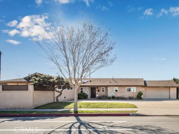 1651 Baker St, Costa Mesa, CA 92626