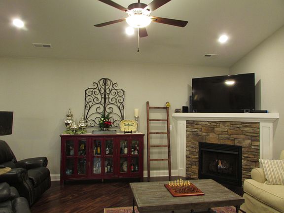 3rd image of 126 Hacker Martin Dr #126